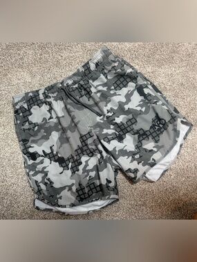 Men's Gray Camouflage Athletic Shorts with Elastic Waist